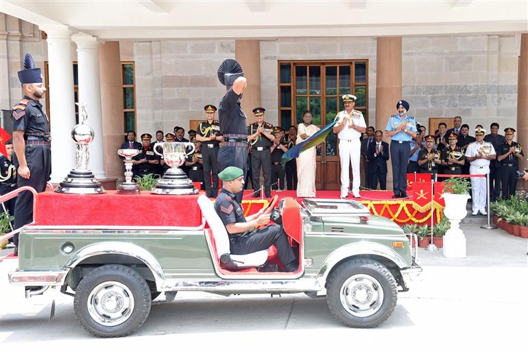 The President, Smt. Droupadi Murmu unveiled and flagged off the trophies of the Durand Cup Tournament 2025 at Rashtrapati Bhavan, in New Delhi on July 04, 2025.