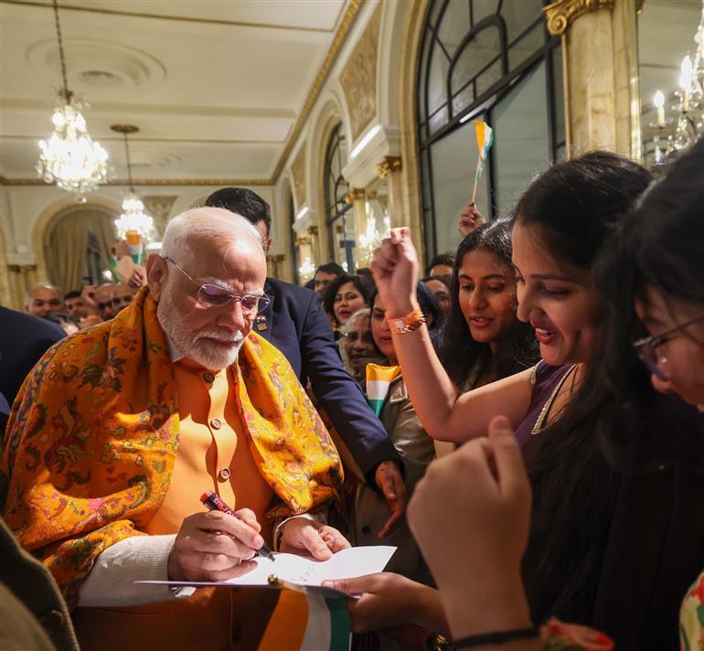 PM receives a rousing welcome by Indian community on his arrival at hotel, in Buenos Aires, Argentina on July 04, 2025.:Prime Minister's Office PM receives a rousing welcome by Indian community on his arrival at hotel, in Buenos Aires, Argentina on July 04, 2025.:Prime Minister