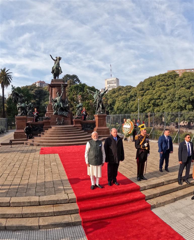 PM laying wreath at San Martin Memorial, in Buenos Aires, Argentina on July 05, 2025.:Prime Minister's Office PM laying wreath at San Martin Memorial, in Buenos Aires, Argentina on July 05, 2025.:Prime Minister