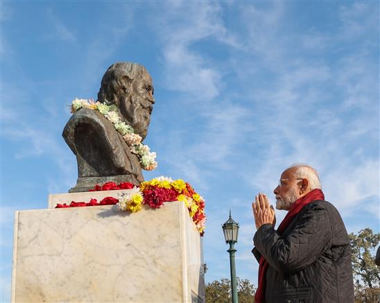 PM paid floral tributes at the bust of Gurudev Rabindranath Tagore at Buenos Aires, in Argentina on July 05, 2025.:Prime Minister's Office PM paid floral tributes at the bust of Gurudev Rabindranath Tagore at Buenos Aires, in Argentina on July 05, 2025.:Prime Minister