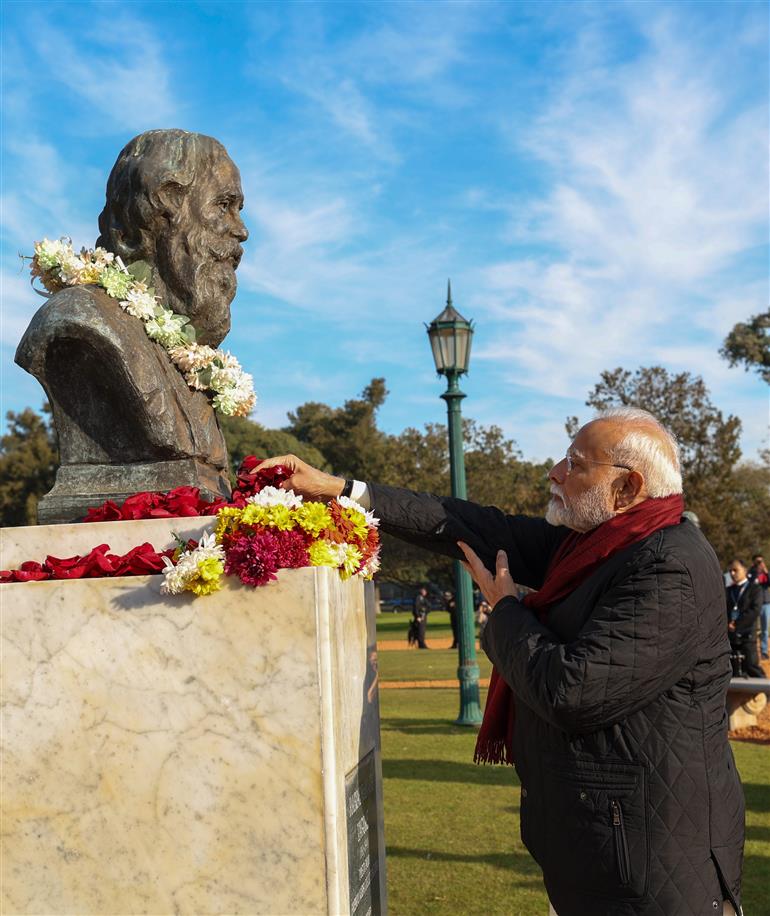 PM paid floral tributes at the bust of Gurudev Rabindranath Tagore at Buenos Aires, in Argentina on July 05, 2025.:Prime Minister's Office PM paid floral tributes at the bust of Gurudev Rabindranath Tagore at Buenos Aires, in Argentina on July 05, 2025.:Prime Minister