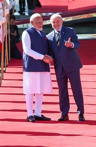 PM receives Warm Ceremonial Welcome by Brazilian President Luiz Inacio Lula da Silva with Military Honours at the Alvorada Palace in Brasilia, in Brazil on July 08, 2025.:Prime Minister's Office PM receives Warm Ceremonial Welcome by Brazilian President Luiz Inacio Lula da Silva with Military Honours at the Alvorada Palace in Brasilia, in Brazil on July 08, 2025.:Prime Minister