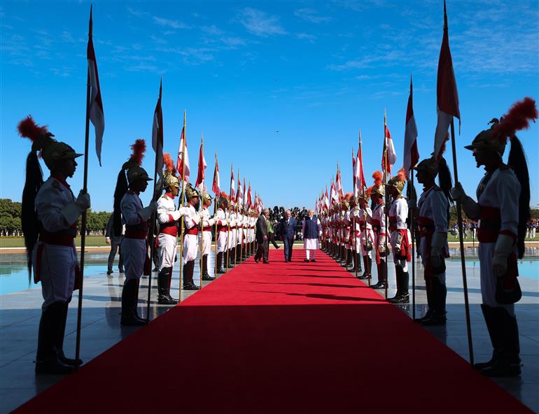 PM receives Warm Ceremonial Welcome by Brazilian President Luiz Inacio Lula da Silva with Military Honours at the Alvorada Palace in Brasilia, in Brazil on July 08, 2025.:Prime Minister's Office PM receives Warm Ceremonial Welcome by Brazilian President Luiz Inacio Lula da Silva with Military Honours at the Alvorada Palace in Brasilia, in Brazil on July 08, 2025.:Prime Minister