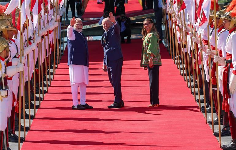 PM receives Warm Ceremonial Welcome by Brazilian President Luiz Inacio Lula da Silva with Military Honours at the Alvorada Palace in Brasilia, in Brazil on July 08, 2025.:Prime Minister's Office PM receives Warm Ceremonial Welcome by Brazilian President Luiz Inacio Lula da Silva with Military Honours at the Alvorada Palace in Brasilia, in Brazil on July 08, 2025.:Prime Minister