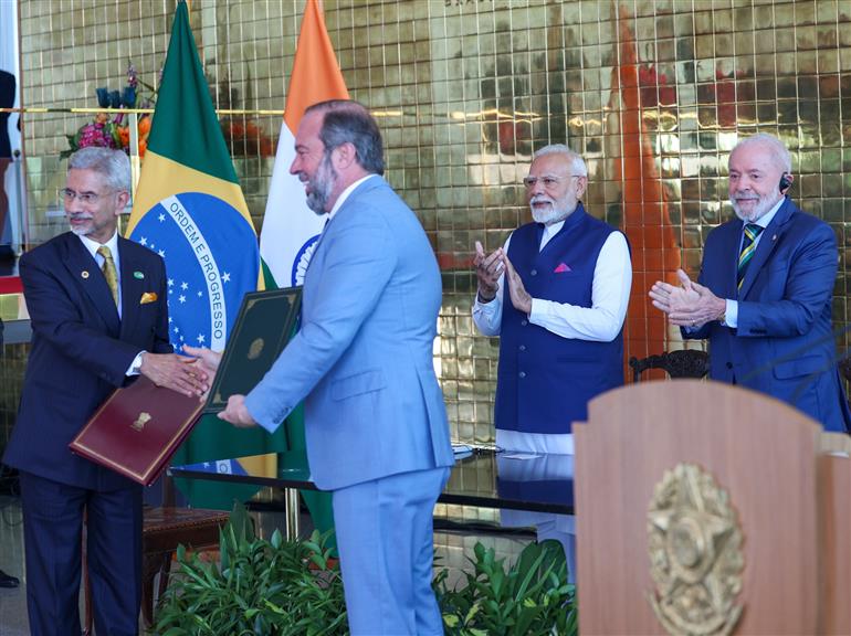 PM and the President of Brazil, Mr. Luiz Inácio Lula da Silva witnessing the signing of several MoUs between India and Brazil at Brasília, in Brazil on July 08, 2025.:Prime Minister's Office PM and the President of Brazil, Mr. Luiz Inácio Lula da Silva witnessing the signing of several MoUs between India and Brazil at Brasília, in Brazil on July 08, 2025.:Prime Minister