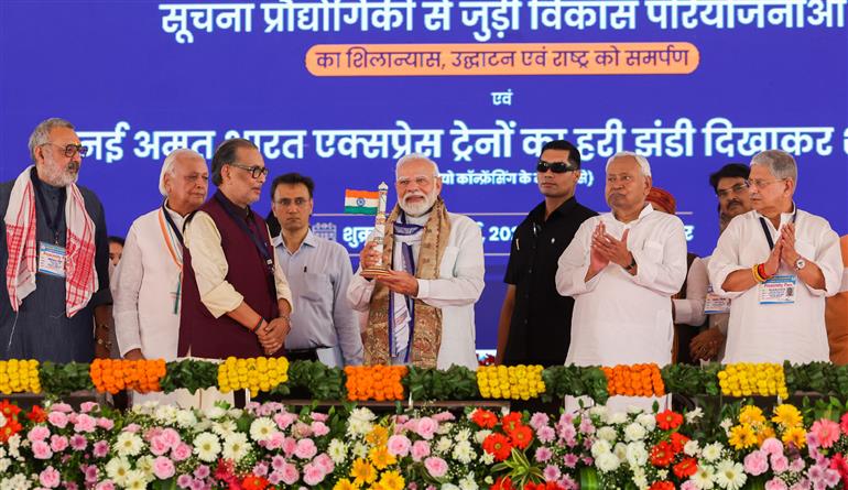 PM at the foundation stone laying and inauguration of various projects at Motihari, in Bihar on July 18, 2025.