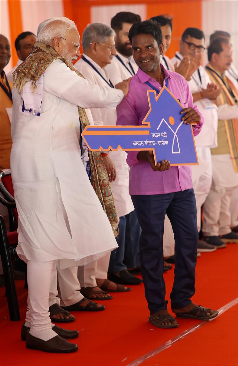 PM at the foundation stone laying and inauguration of various projects at Motihari, in Bihar on July 18, 2025.