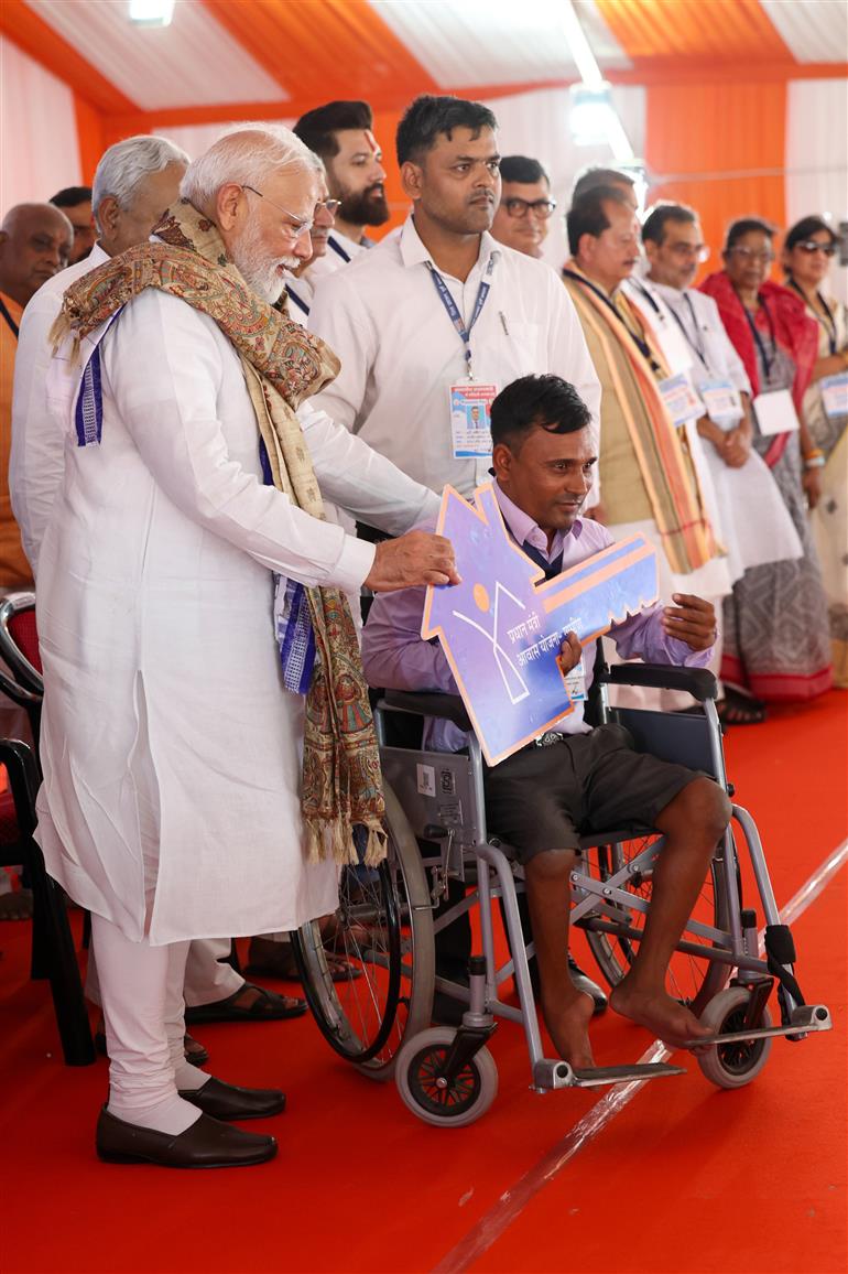 PM at the foundation stone laying and inauguration of various projects at Motihari, in Bihar on July 18, 2025.