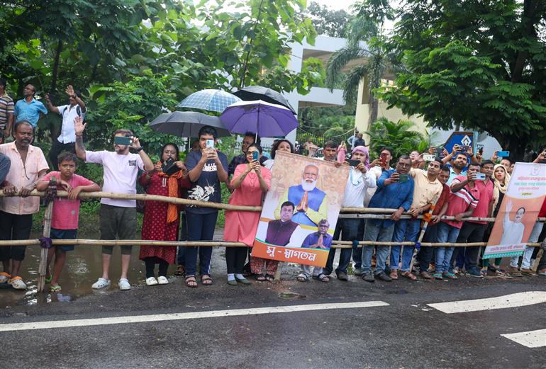 PM receives warm welcome by people on his arrival at Durgapur, in West Bengal on July 18, 2025.