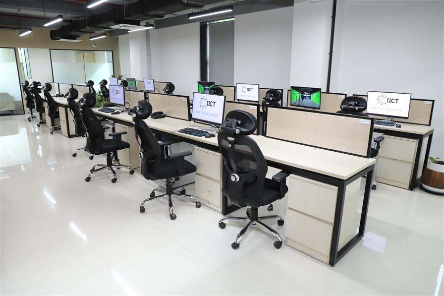 Chief Minister of Maharashtra Shri Devendra Fadnavis and Union Minister for Information & Broadcasting Shri Ashwini Vaishnaw inaugurated the classrooms and administrative complex of the Indian Institute of Creative Technologies (#IICT) at NFDC Complex, Mumbai