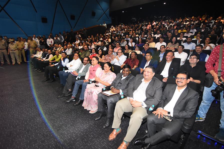 The Outcome Reports of first edition of the World Audio-Visual and Entertainment Summit (#WAVES2025) was launched by Maharashtra CM Shri Devendra Fadnavis and Union Minister for Information & Broadcasting Shri Ashwini Vaishnaw.
