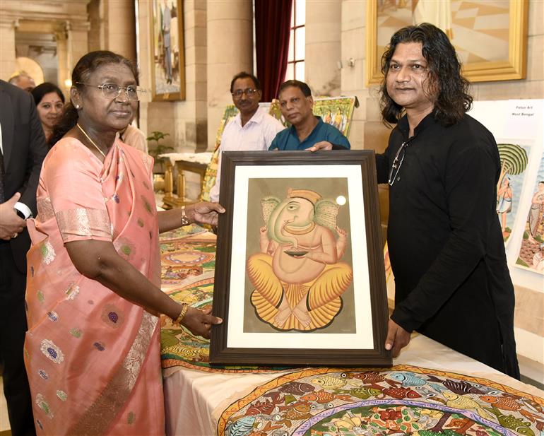 A group of artists (Sohrai, Pattachitra and Patua art) called on the President of India, Smt. Droupadi Murmu at Rashtrapati Bhavan, in New Delhi on July 24, 2025.