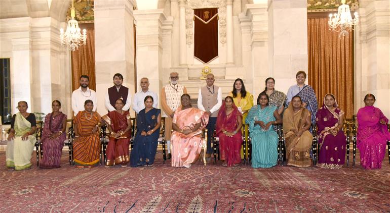 The President of India, Smt. Droupadi Murmu in a group photograph with artists of Sohrai, Pattachitra and Patua art at Rashtrapati Bhavan, in New Delhi on July 24, 2025.