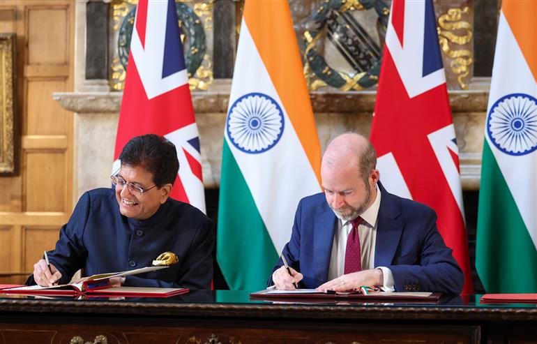 The Union Minister for Commerce and Industry, Shri Piyush Goyal and the Secretary of State for Business and Trade, Mr. Jonathan Reynolds Signing of the Comprehensive Economic and Trade Agreement (CETA) at London, in England on July 24, 2025.:Prime Minister's Office The Union Minister for Commerce and Industry, Shri Piyush Goyal and the Secretary of State for Business and Trade, Mr. Jonathan Reynolds Signing of the Comprehensive Economic and Trade Agreement (CETA) at London, in England on July 24, 2025.:Prime Minister