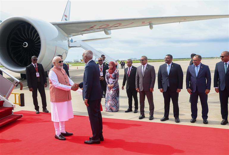 PM receives a warm welcome by the President of Maldives, Dr. Mohamed Muizzu on his arrival at Malé, in Maldives on July 25, 2025.:Prime Minister's Office PM receives a warm welcome by the President of Maldives, Dr. Mohamed Muizzu on his arrival at Malé, in Maldives on July 25, 2025.:Prime Minister
