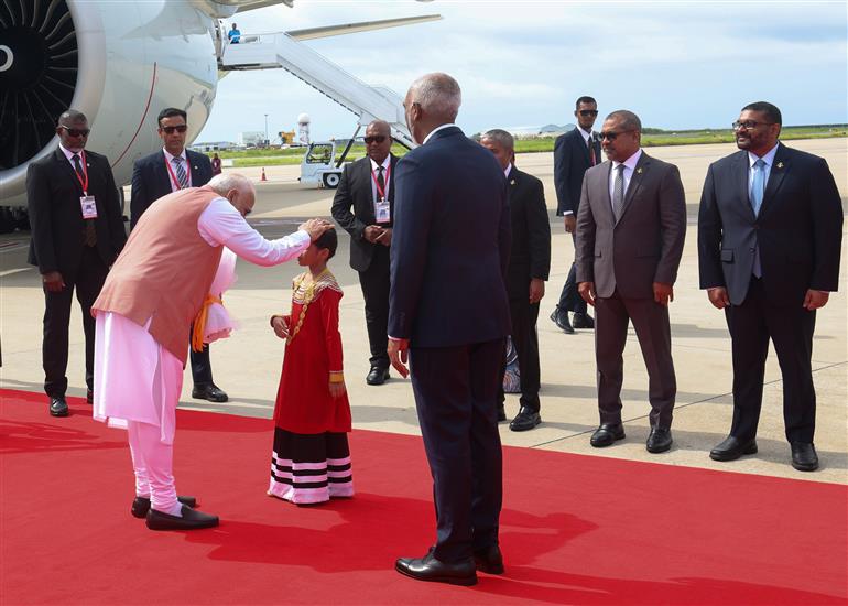 PM receives a warm welcome by the President of Maldives, Dr. Mohamed Muizzu on his arrival at Malé, in Maldives on July 25, 2025.:Prime Minister's Office PM receives a warm welcome by the President of Maldives, Dr. Mohamed Muizzu on his arrival at Malé, in Maldives on July 25, 2025.:Prime Minister
