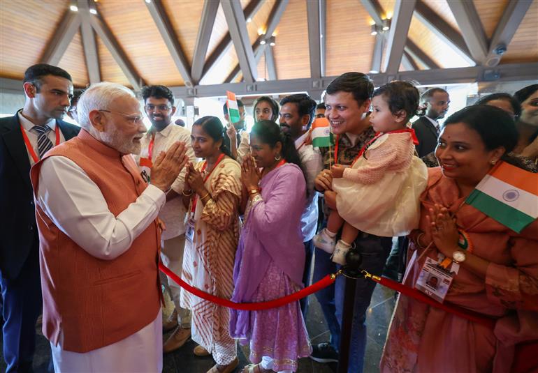 PM being welcomed by Indian Diaspora at Kurumba Resort, in Maldives on July 25, 2025.:Prime Minister's Office PM being welcomed by Indian Diaspora at Kurumba Resort, in Maldives on July 25, 2025.:Prime Minister