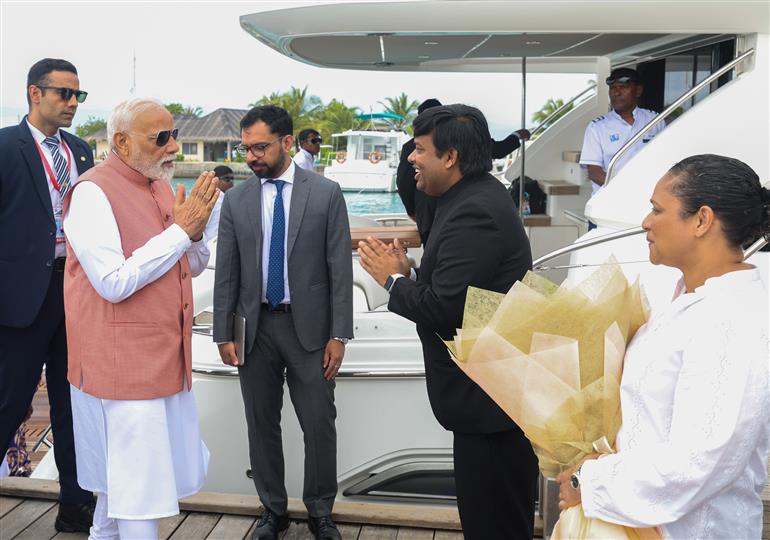 PM being welcomed by Indian Diaspora at Kurumba Resort, in Maldives on July 25, 2025.:Prime Minister's Office PM being welcomed by Indian Diaspora at Kurumba Resort, in Maldives on July 25, 2025.:Prime Minister