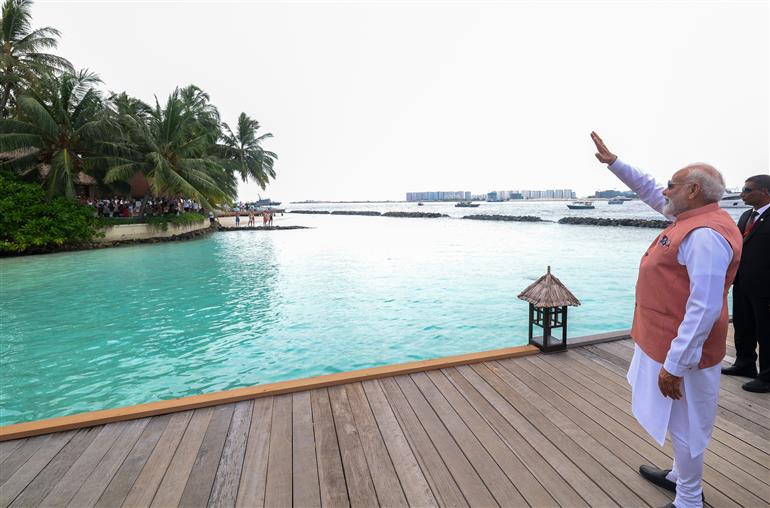 PM being welcomed by Indian Diaspora at Kurumba Resort, in Maldives on July 25, 2025.:Prime Minister's Office PM being welcomed by Indian Diaspora at Kurumba Resort, in Maldives on July 25, 2025.:Prime Minister