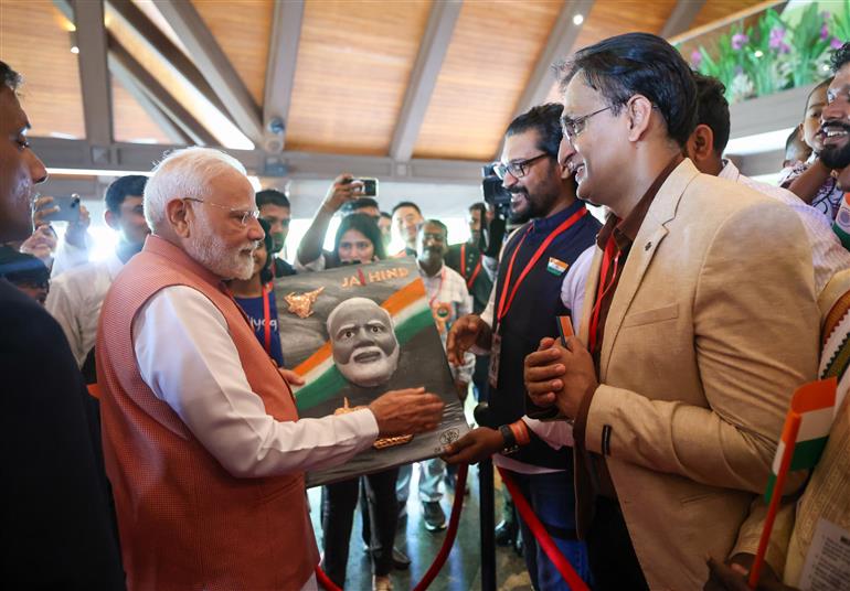 PM being welcomed by Indian Diaspora at Kurumba Resort, in Maldives on July 25, 2025.:Prime Minister's Office PM being welcomed by Indian Diaspora at Kurumba Resort, in Maldives on July 25, 2025.:Prime Minister