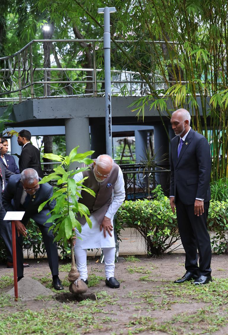 PM and the President of Maldives, Dr. Mohamed Muizzu planted saplings as part of ‘EK Ped Maa Ke Naam’ in Malé, Maldives on July 25, 2025.:Prime Minister's Office PM and the President of Maldives, Dr. Mohamed Muizzu planted saplings as part of ‘EK Ped Maa Ke Naam’ in Malé, Maldives on July 25, 2025.:Prime Minister