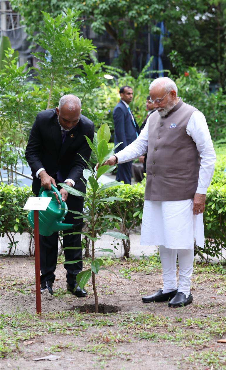 PM and the President of Maldives, Dr. Mohamed Muizzu planted saplings as part of ‘EK Ped Maa Ke Naam’ in Malé, Maldives on July 25, 2025.:Prime Minister's Office PM and the President of Maldives, Dr. Mohamed Muizzu planted saplings as part of ‘EK Ped Maa Ke Naam’ in Malé, Maldives on July 25, 2025.:Prime Minister