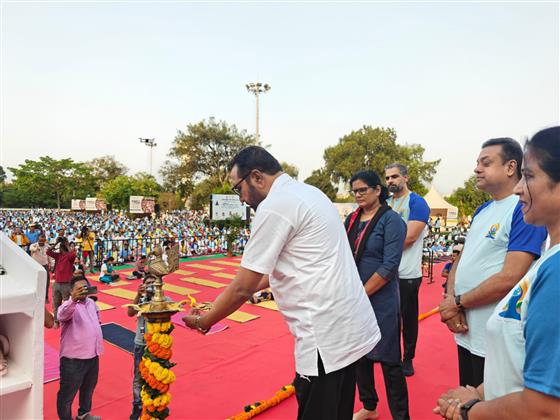 The Minister of State (Independent Charge) for Ayush and Health and Family Welfare, Shri Prataprao Jadhav lighting the lamp at the ‘Yoga Mahotsav’ to marking the commencement of the 75day countdown to the International Day of Yoga – 2025 at Kalinga Stadium, in Bhubaneswar on April 07, 2025.:AYUSH
