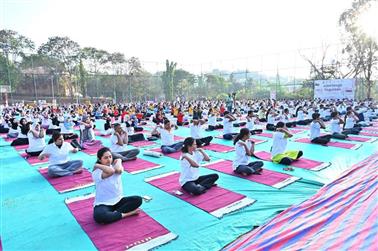 Glimpse of the Yogotsav countdown programme organised by NIUM in Bangalore, marking 95 days to International Day of Yoga 2025 on March 18, 2025.:AYUSH