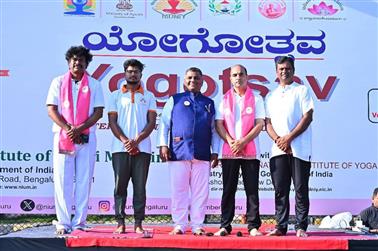 Glimpse of the Yogotsav countdown programme organised by NIUM in Bangalore, marking 95 days to International Day of Yoga 2025 on March 18, 2025.:AYUSH
