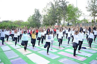 Over 400 participants joined the vibrant CYP event organized by the Central Research Institute of Yoga & Naturopathy, Nagamangala, Karnataka a unit of CCRYN, Ministry of Ayush in collaboration with Morarji Desai National Institute of Yoga (MDNIY), in Karnataka on March 20, 2025.:AYUSH
