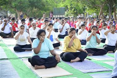 Over 400 participants joined the vibrant CYP event organized by the Central Research Institute of Yoga & Naturopathy, Nagamangala, Karnataka a unit of CCRYN, Ministry of Ayush in collaboration with Morarji Desai National Institute of Yoga (MDNIY), in Karnataka on March 20, 2025.:AYUSH