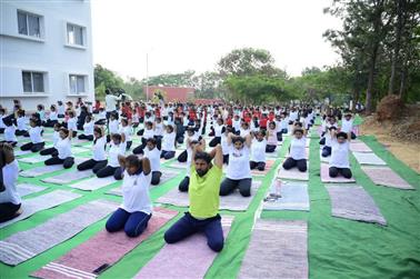 Over 400 participants joined the vibrant CYP event organized by the Central Research Institute of Yoga & Naturopathy, Nagamangala, Karnataka a unit of CCRYN, Ministry of Ayush in collaboration with Morarji Desai National Institute of Yoga (MDNIY), in Karnataka on March 20, 2025.:AYUSH