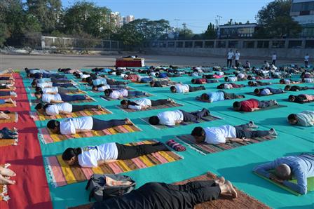 Morarji Desai National Institute of Yoga (MDNIY) in collaboration with the Institute of Teaching and Research in Ayurveda (ITRA), organised the “Yogotsava Countdown Programme”, marking 90 days to IDY-2025 at Rajamata Shree Gulabkunverba Ayurveda campus ground, at Jamnagar in Gujarat on March 23, 2025.:AYUSH