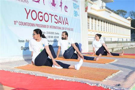 Morarji Desai National Institute of Yoga (MDNIY) in collaboration with the Institute of Teaching and Research in Ayurveda (ITRA), organised the “Yogotsava Countdown Programme”, marking 90 days to IDY-2025 at Rajamata Shree Gulabkunverba Ayurveda campus ground, at Jamnagar in Gujarat on March 23, 2025.:AYUSH