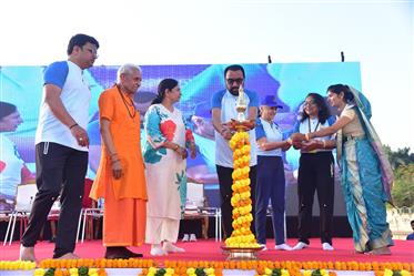 The Union Minister of State (Independent Charge), Ministry of Ayush, and Minister of State for Health & Family Welfare Shri Prataprao Jadhav inaugurated the programme, marking 50 days to the International Day of Yoga 2025, the Grand Yoga Mahotsav at Gauri Maidan, Ramkund Parisar, Panchavati, Nashik, garnered immense success with the enthusiastic participation of thousands of individuals, on May 02, 2025.:AYUSH
