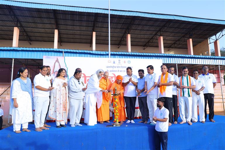 A grand yoga event was organized at Nehru Stadium in collaboration with International Naturopathy Organization (INO), Surya Foundation and Ministry of AYUSH on the occasion of 20th day pre-show to commemorate International Yoga Day-2025, on June 02, 2025.:AYUSH