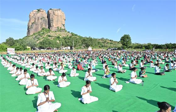 Over 2,000 yoga enthusiasts gathered at the majestic Puligundu Twin Hills near Chittoor for Yogandhra-2025, a powerful and peaceful kickoff to Andhra Pradesh’s month-long lead-up to IDY-2025 on June 03, 2025.:AYUSH
