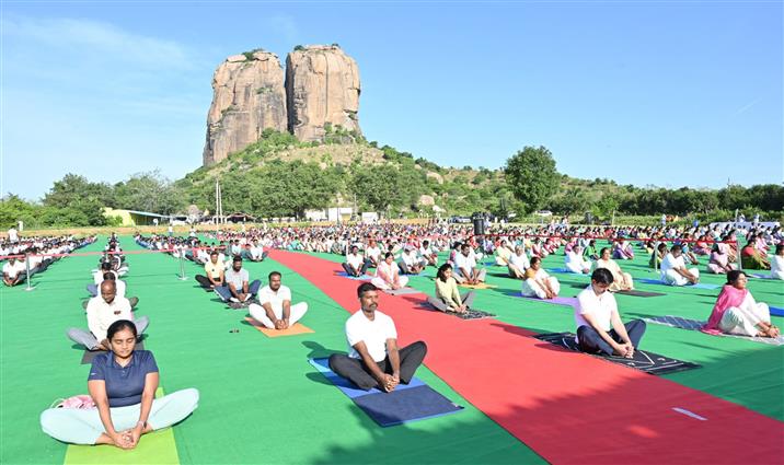 Over 2,000 yoga enthusiasts gathered at the majestic Puligundu Twin Hills near Chittoor for Yogandhra-2025, a powerful and peaceful kickoff to Andhra Pradesh’s month-long lead-up to IDY-2025 on June 03, 2025.:AYUSH
