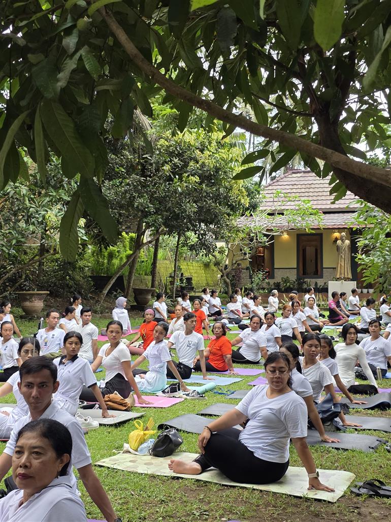 Swami Vivekananda Cultural Centre (SVCC), Bali organized the 33rd Pre-event of IDY-2025 in collaboration with Ashram Gandhi Puri, Klungkung in Indonesia on June 02, 2025.:AYUSH