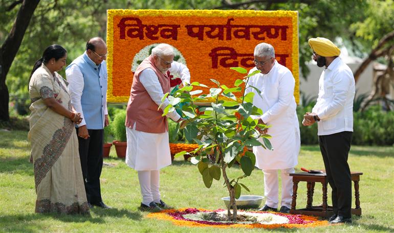 PM planting a sapling under the ‘Ek Ped Maa Ke Naam’ initiative on auspicious occasion of World Environment Day-2025 at Bhagwan Mahavir Vanasthali Park, in New Delhi on June 05, 2025.