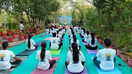INSTITUTE OF TEACHING & RESEARCH IN AYURVEDA (ITRA) & GTMC WHO organised Yoga Session & Plantation Drive under the signature event “Harit Yoga” of IDY 2025 at Herbal Garden, ITRA Campus, Jamnagar in Gujarat. Celebrated World Environment Day by organising Harit Yoga on June 05, 2025.:AYUSH