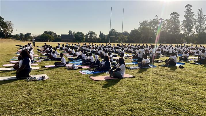 As part of the countdown to International day of yoga 2025. The Embassy of India organized a Yoga event in Mutare, Zimbabwe, in collaboration with Hillcrest College, Mutare. Teachers and Students from the college participated in large numbers, on June 04, 2025.:AYUSH
