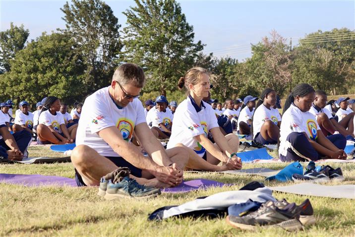 As part of the countdown to International day of yoga 2025. The Embassy of India organized a Yoga event in Mutare, Zimbabwe, in collaboration with Hillcrest College, Mutare. Teachers and Students from the college participated in large numbers, on June 04, 2025.:AYUSH