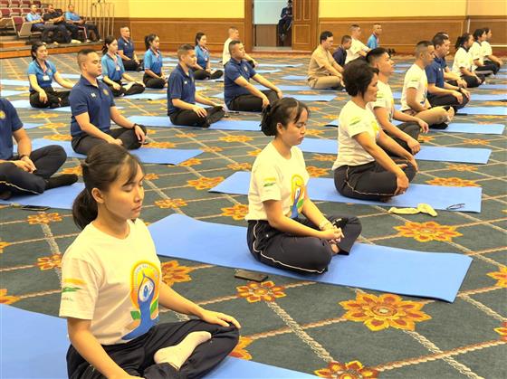 17 days to IDY 2025. Embodying the spirit of yoga for all, Swami Vivekananda Cultural Centre, Embassy of India, Bangkok conducted a special yoga session at Royal Thai Naval Command and Staff College, in Thailand on June 04, 2025.:AYUSH