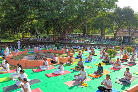 Amidst the timeless majesty of Chandragiri Fort, over 3,300 yoga enthusiasts gathered in Tirupati for a magnificent display of unity & wellness under Yogandhra. Celebrating the spirit of IDY2025, they embodied the message of (Yoga for One Earth, One Health) through the wisdom of Yoga in Andhra Pradesh, on June 05, 2025. :AYUSH