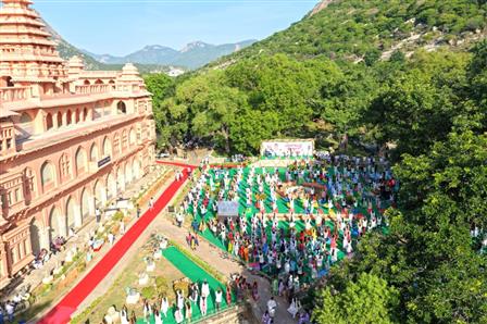 Amidst the timeless majesty of Chandragiri Fort, over 3,300 yoga enthusiasts gathered in Tirupati for a magnificent display of unity & wellness under Yogandhra. Celebrating the spirit of IDY2025, they embodied the message of (Yoga for One Earth, One Health) through the wisdom of Yoga in Andhra Pradesh, on June 05, 2025. :AYUSH
