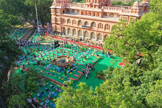 Amidst the timeless majesty of Chandragiri Fort, over 3,300 yoga enthusiasts gathered in Tirupati for a magnificent display of unity & wellness under Yogandhra. Celebrating the spirit of IDY2025, they embodied the message of (Yoga for One Earth, One Health) through the wisdom of Yoga in Andhra Pradesh, on June 05, 2025. :AYUSH