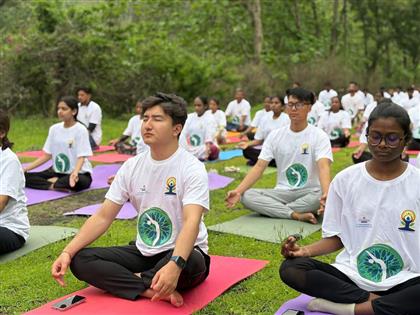 On the occasion of Harit Yoga, the spirited team of students, staff, and doctors of National Institute of Naturopathy, Pune embarked on a rejuvenating Yoga Trek to Sinhagad Fort blending the serenity of yoga with the strength of nature and the joy of togetherness on June 10, 2025.:AYUSH