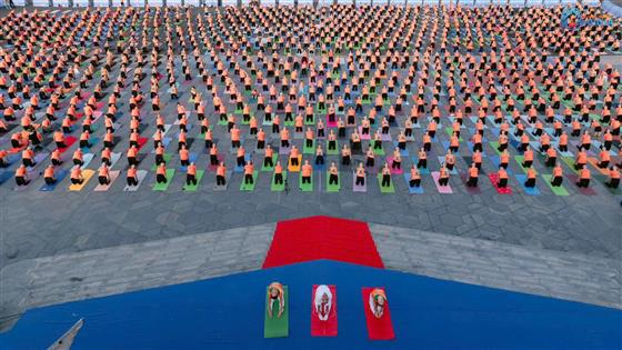 Yoga unites us; Thousands gathered at Nghinh Phong Tower to celebrate the spirit of Yoga, organized by the Consulate General of India & Phu Yen Province, the event was a true reflection of global harmony on June 10, 2025.:AYUSH