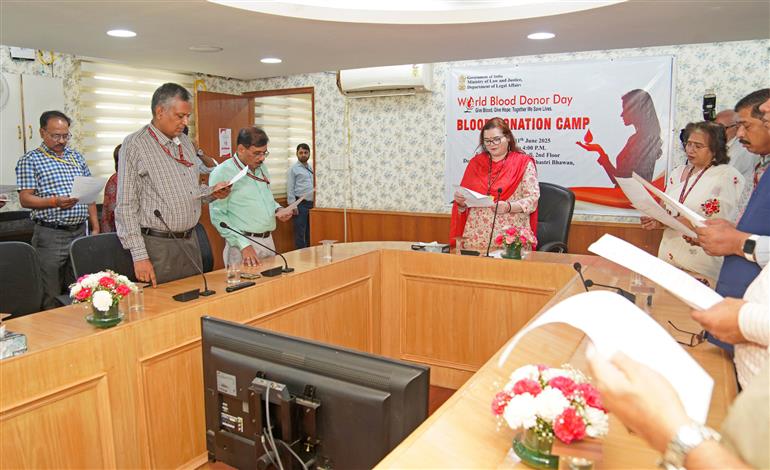 The Secretary, Department of Legal Affairs, Ministry of Law and Justice, Dr. Anju Rathi Rana administering the Pledge for voluntary Blood Donation during the blood donation camp held to marking the ‘World Blood Donor Day’ at Shastri Bhawan, in New Delhi on June 13, 2025.